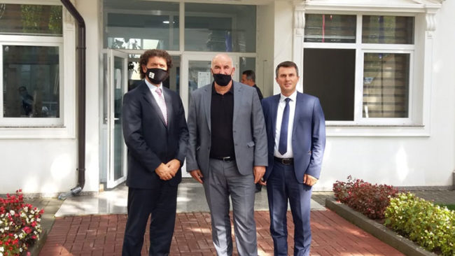 Shprehin gatishmërinë e bashkëpunimit të ndërsjellët