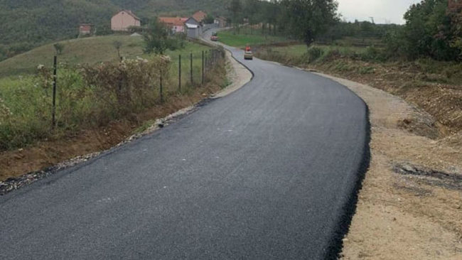 Asfaltohet rruga Buzovik-Kolisht