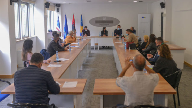 Kastrati: Kamenica është një nga komunat e para që ka publikuar të gjitha kontratat me operatorët ekonomik