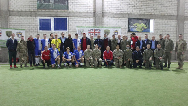 Ndeshja miqësore e futbollit bëri bashkë përfaqësues të Komunës, Policisë, FSK-së, KFOR-it Britanik dhe Amerikan
