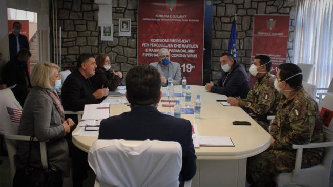 KFOR’i italian viziton Komitetin e Gjilanit për të dhënë përvojën e menaxhimit të pandemisë