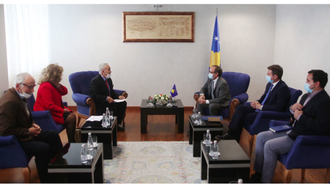 Kryeministri Hoti: Qeveria do t’u qëndrojë afër pensionistëve