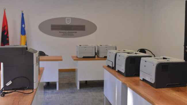 Bashkatdhetarët nga Zvicra dhurojnë printerë për shoqatat e Kamenicës