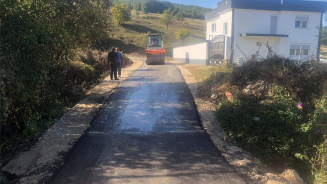 U asfaltua rruga e varrezave në fshatin Remnik