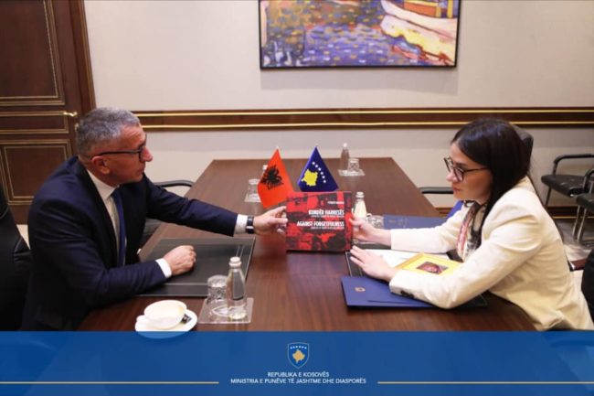 Ministrja Haradinaj-Stublla dhe deputeti Shaip Kamberi, flasin për të drejtat e cënuara dhe nevojat emergjente të shqiptarëve në Serbi