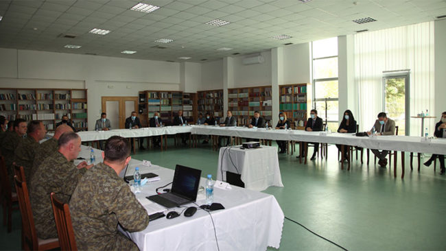 Komisionet parlamentare për Çështje të Sigurisë dhe Mbrojtjes si dhe për Buxhet e Transfere vizituan Shtabin e Përgjithshëm të FSK-së