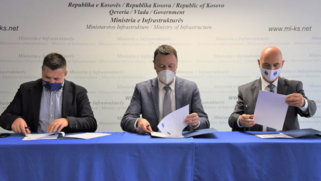 Ministri Abrashi ka nënshkruar memorandum për gjelbërimin e rrugëve të Kosovës