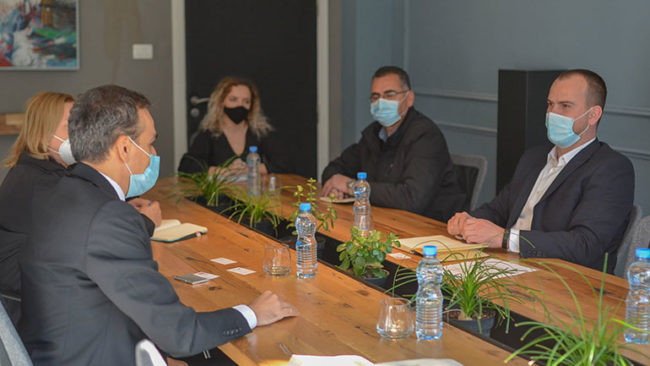 Kryetari Kastrati pret në takim përfaqësues të projektit “AQH”