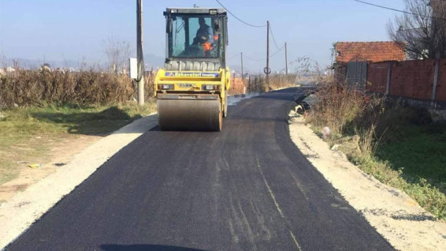 Në Pozheran asfaltohet rruga që lidhë mes veti tri lagje