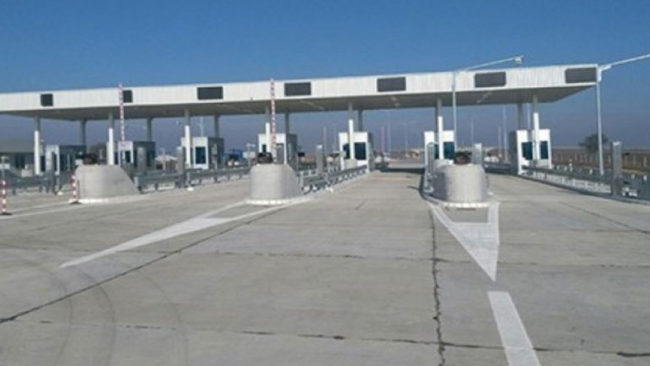Merr flakë një automjet afër vend-pagesës rrugore në Preshevë