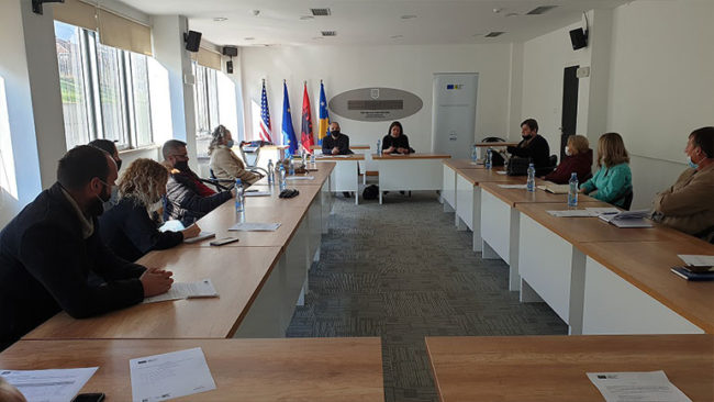 Mbahet tryeza: “Bashkëpunimi Komunë, media dhe shoqëri civile në planifikimin e prokurimit për vitin fiskal 2021”