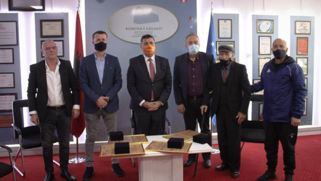 Me 28 nëntor, Lutfi Haziri nderon me mirënjohje Timothy R. Orr, Eduard Kukan, Vasfi Visoka, Fadil Rrahmani, Ejup Salihu, Ibrahim Berisha, Rexhep Hamiti e Enver Tali