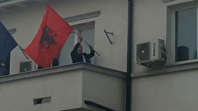 Flamuri kombëtar simbolizon unitetin kombëtar