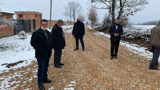 Kryetari Haliti vizitoi fshatin Goshicë dhe përcolli nga afër punimet në disa projekte