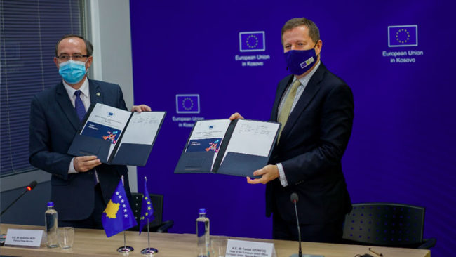 Hoti dhe Szunyog nënshkruan kontratën e përkrahjes buxhetore prej 26.5 milionë euro