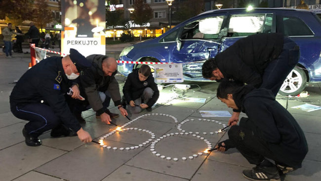 Ndizen 68 qirinj për viktimat e trafikut rrugor