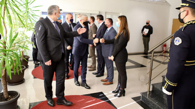Ministri Veliu priti në takim homologun e tij nga Shqipëria, Sander Lleshaj