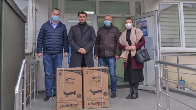 Kamenica pranon dy aparatura për prodhimin e oksigjenit nga fondacioni Labinot Tahiri