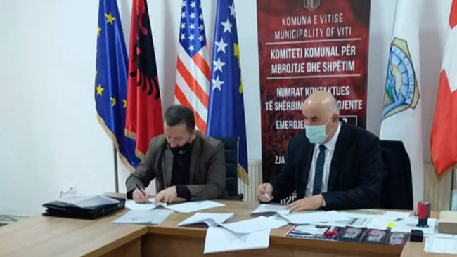 Vitia dhe Fondi i Kosovës për Efiçiencë të Energjisë nënshkruajnë marrëveshje bashkëpunimi