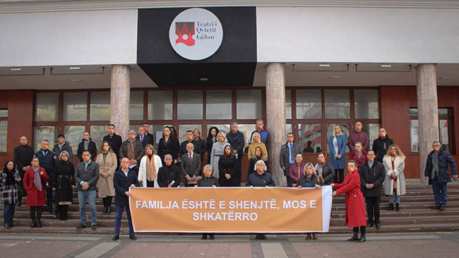 Në Gjilan vazhdon fushata vetëdijësuese kundër dhunës në familje me moton “Familja është e shenjtë, mos e shkatërro”​