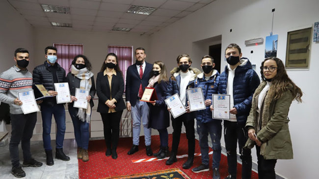 Me hapjen e ekspozitës, përmbyllet projekti “Fotomaratona – Tri foto, një mendim”