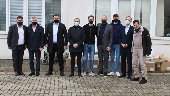 Gjilani pranon 5 respiratorë, 42 karroca dhe 36 shtretër hidraulik nga bashkatedhetarët nga Gjermania