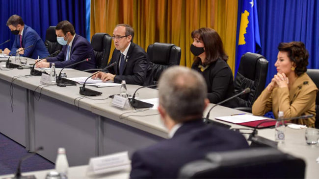 Kryeministri Hoti rikonfirmon përkushtimin e Qeverisës për viktimat e dhunës seksuale gjatë luftës në Kosovë