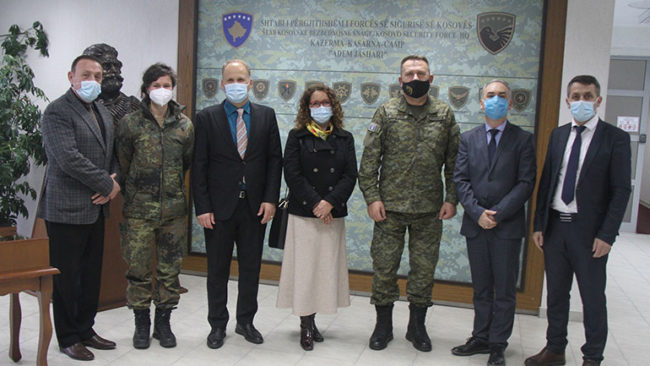 Gjeneral Rama ndanë mirënjohje për personelin mjekësor të SHSKUK-së dhe IKSHPK-së