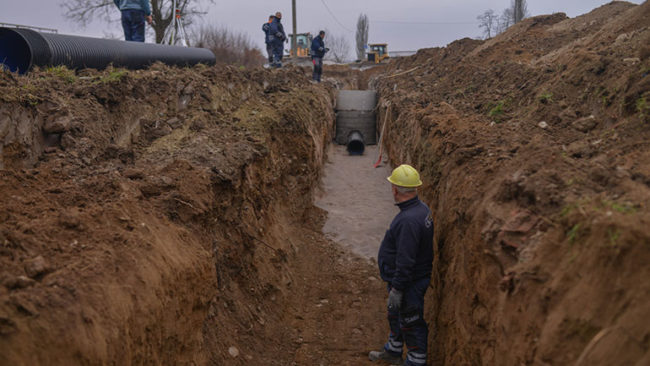 Në Koretin po vazhdojnë punimet në ndërtimin e kolektorit të ujërave të zeza