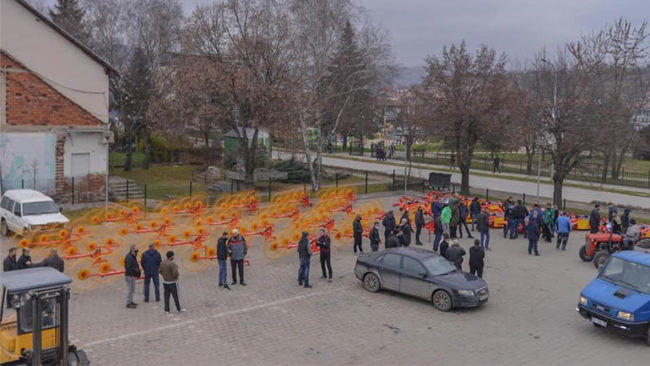 Kamenicë: Pajisje bujqësore përfitojnë edhe 35 fermerë
