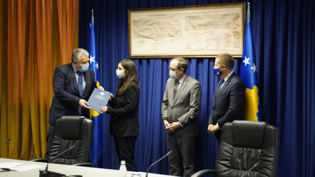 Bursistët nga Skema e Profesionistëve të Rinj punësohen në institucionet shtetërore