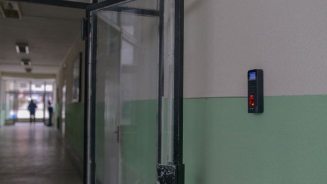 Kamenica ka vendosur Sistem të Vijueshmërisë në Punë në institucionet arsimore