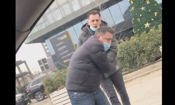 Dënohet me gjobë prej 4 mijë e 500 € personi që sulmoi gazetarin Valon Syla