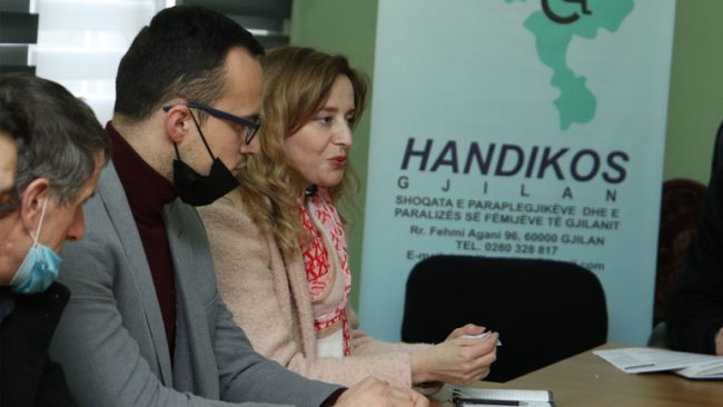 Vetëvendosje: Shoqata “Handikos” dëshiron qasje të barabartë dhe ndalje të diskriminimit