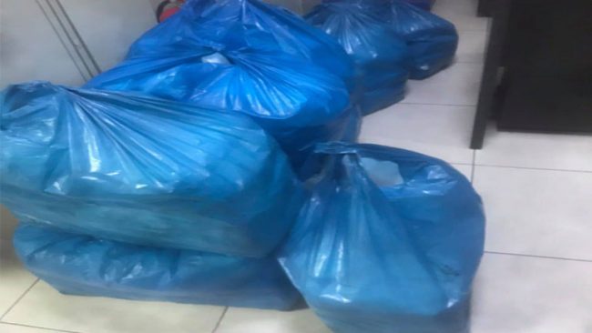 Policia kontrollon një veturë, gjen në bagazh 10 thasë duhan të grirë (i papërpunuar)