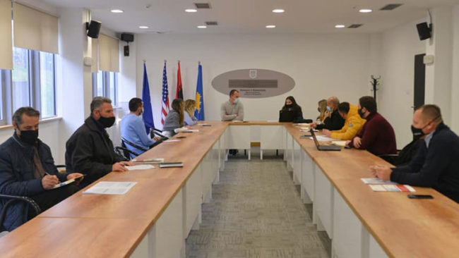 Kastrati takon grupin e performancës komunale, i falenderon për kontributin e dhënë në secilën fushë