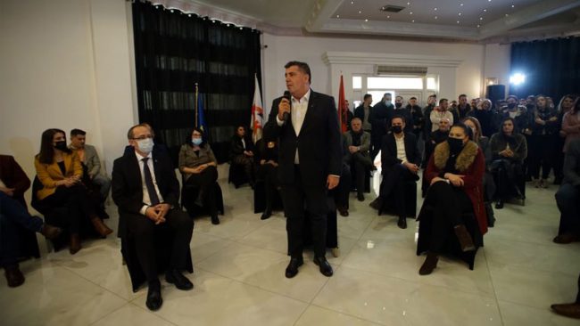 Haziri e Hoti në takim me të rinjtë: Do t’i tmerrojmë kundërshtarët me punë e me rezultat