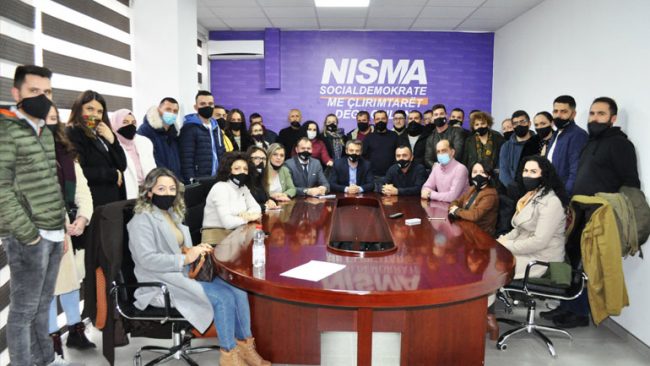 Nisma në Gjilan po rritet, kandidatët e saj për deputetë po e marrin mbështetjen edhe nga të rinjtë