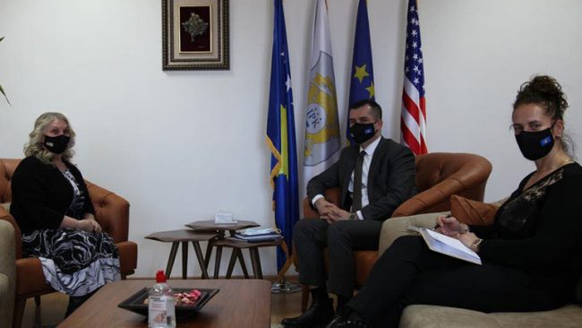 Kimberly Riffe vizitoi IPK-në