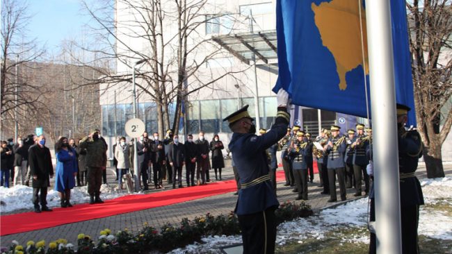 Homazhe në 13-vjetorin e Pavarësisë së Kosovës nga Ministri i Mbrojtjes dhe Komandanti i FSK-së