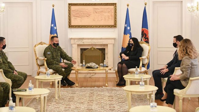 U.d. Presidentja Osmani i ka ndarë dekoratën Medalje Presidenciale Ushtarake,  Njësitit të Kërkim Shpëtimit të FSK-së