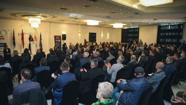LDK: Mësimdhënësit e Gjilanit i japin mbështetje të jashtëzakonshme kandidatëve të LDK-së për zgjedhjet e 14 shkurtit