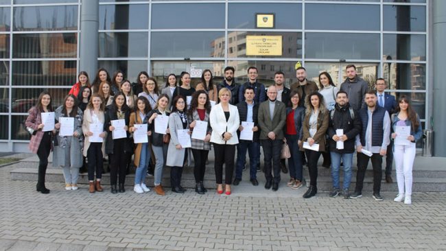 Përfundojnë praktikën një vjeçare 35 praktikantë (FOTO)