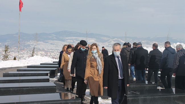 Vetëvendosje: Lavdi e përjetshme Dëshmorëve të Kombit