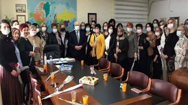 Kryetari i komunës së Bujanocit, nderon për 8 Mars gratë që punojnë në admnistratën komunale