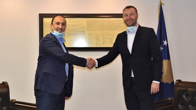 Ministri Aliu pranoi zyrtarisht detyrën nga ish- ministri Abrashi
