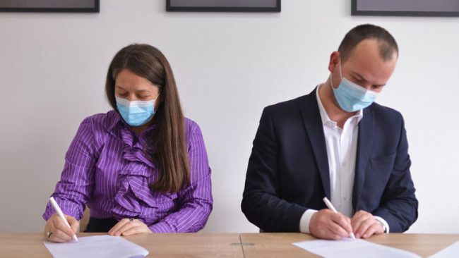 Kreu i Kamenicës nënshkruan marrëveshje bashkëpunimi me Qendrën Kosovare për Studime Gjinore