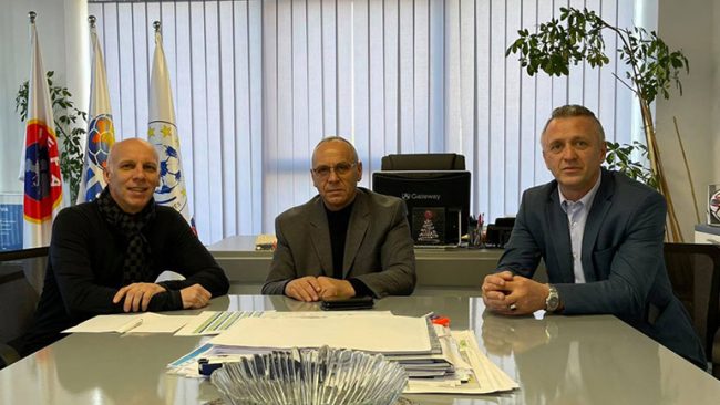 Krerët e FFK-së diskutojnë me përzgjedhësin Nees për grumbullimin e Kombëtares U21 në Katar