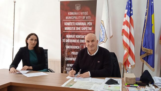 Haliti nënshkruan marrëveshjen trepalëshe për Grantin e Performancës