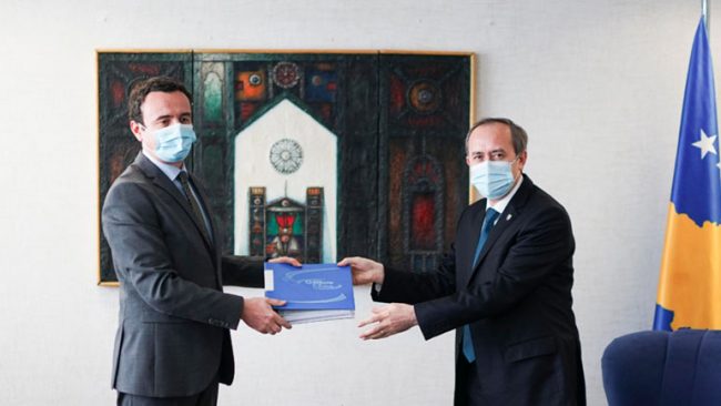 Kryeministri i Republikës së Kosovës, Albin Kurti, pranon detyrën e kreut të Qeverisë